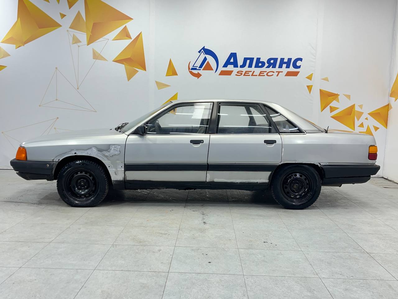 AUDI 100