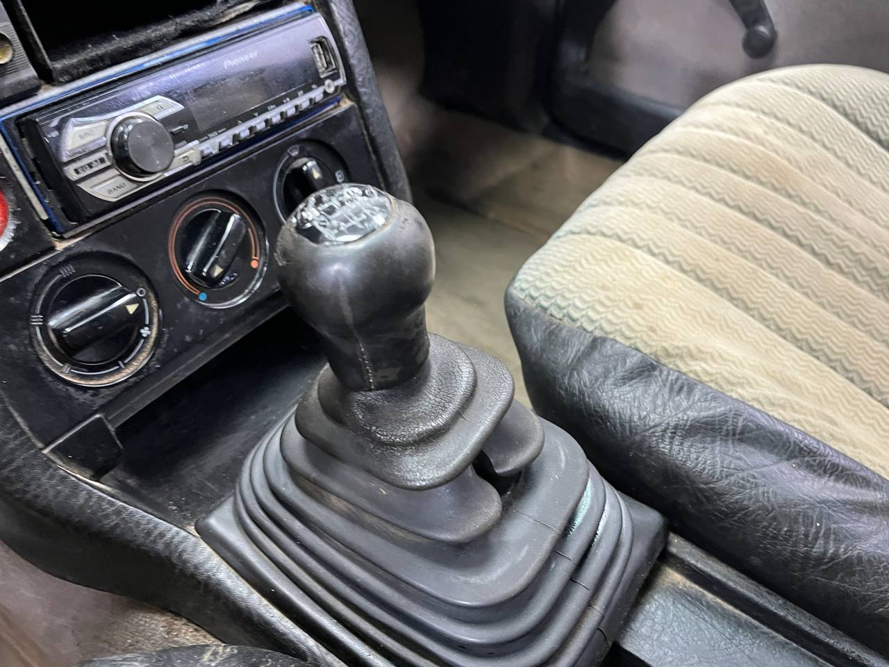 AUDI 100