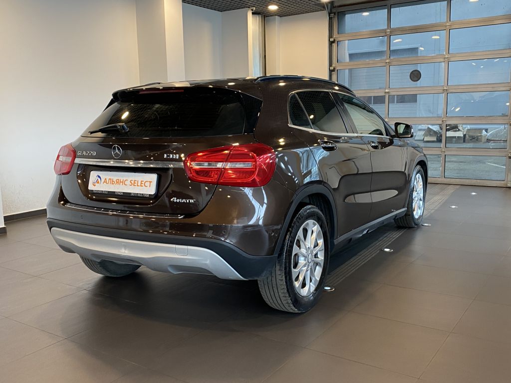 MERCEDES-BENZ GLA