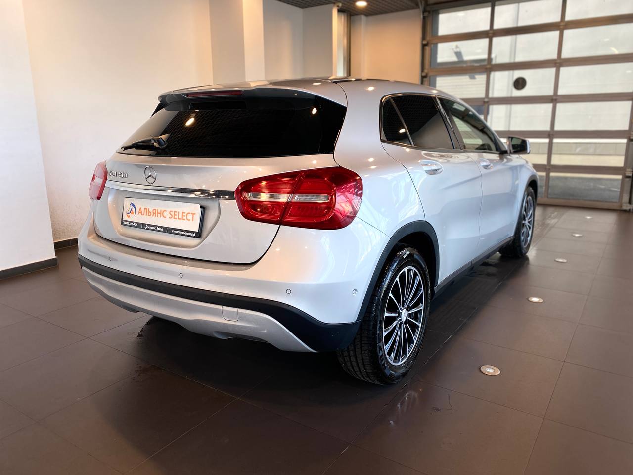 MERCEDES-BENZ GLA