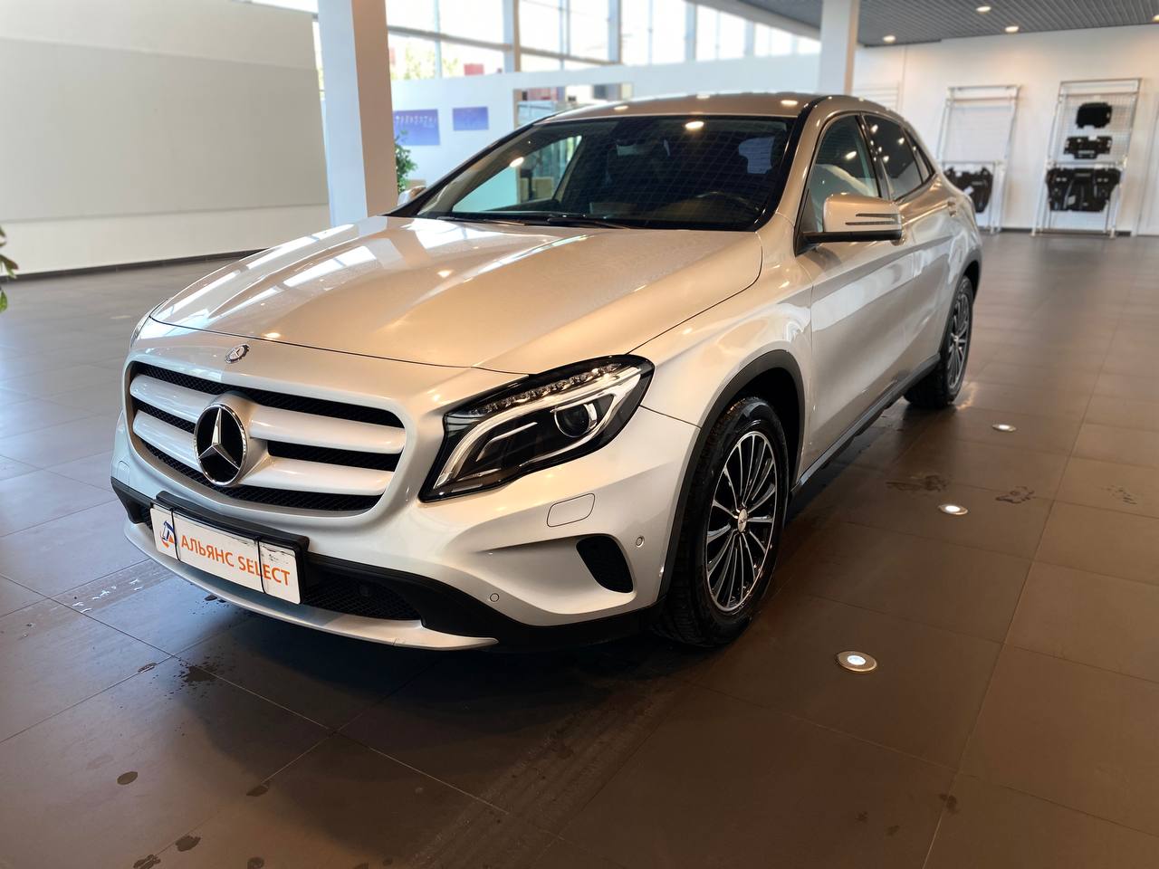 MERCEDES-BENZ GLA