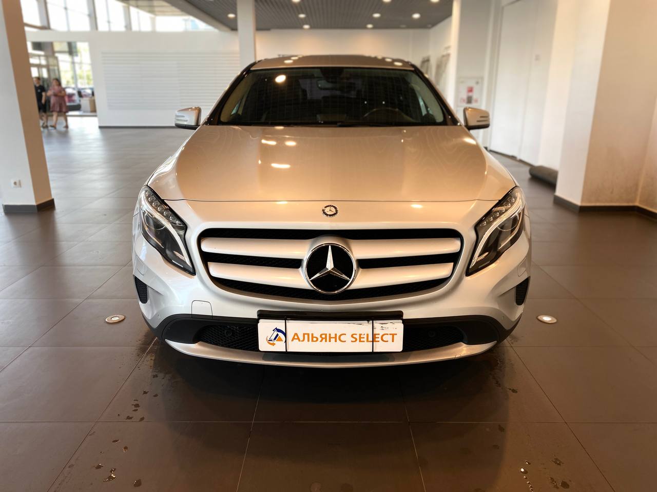 MERCEDES-BENZ GLA