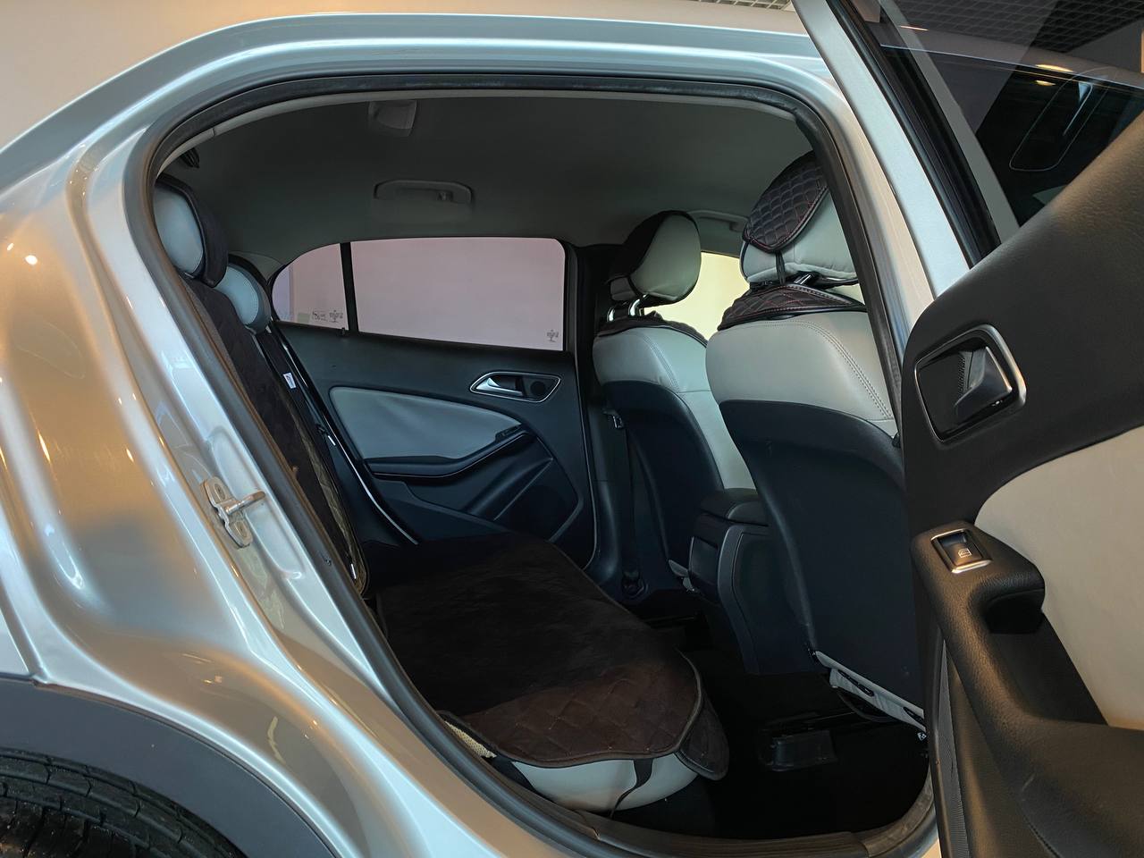 MERCEDES-BENZ GLA