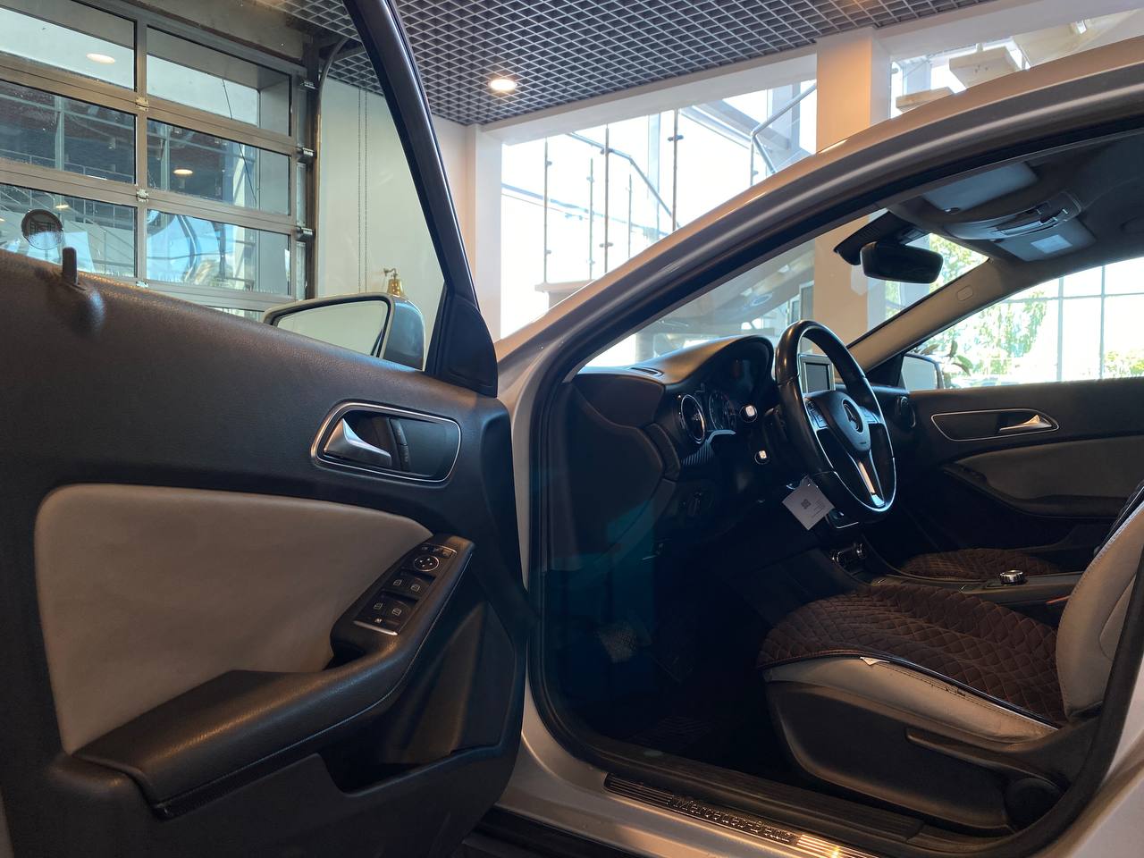 MERCEDES-BENZ GLA