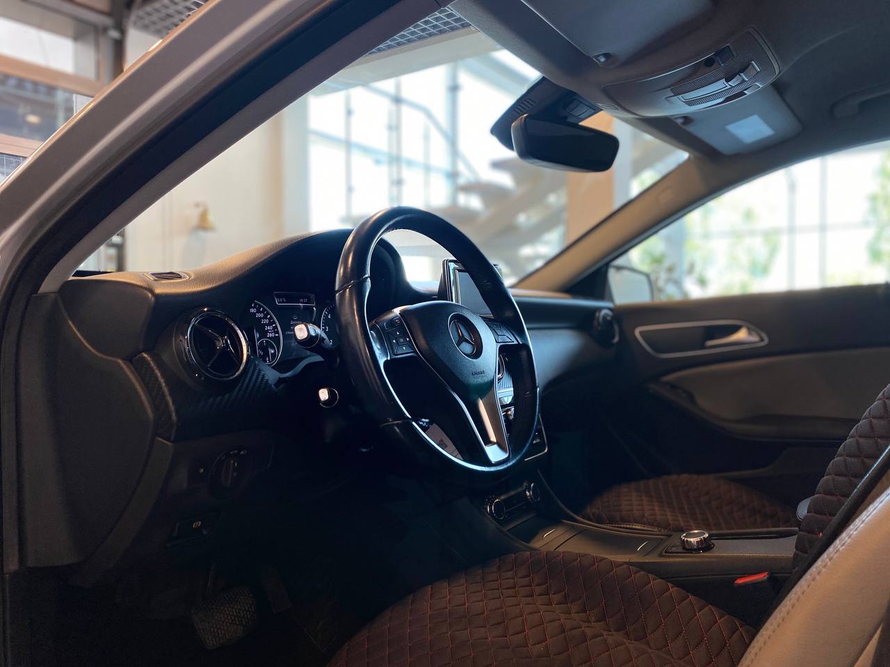 MERCEDES-BENZ GLA