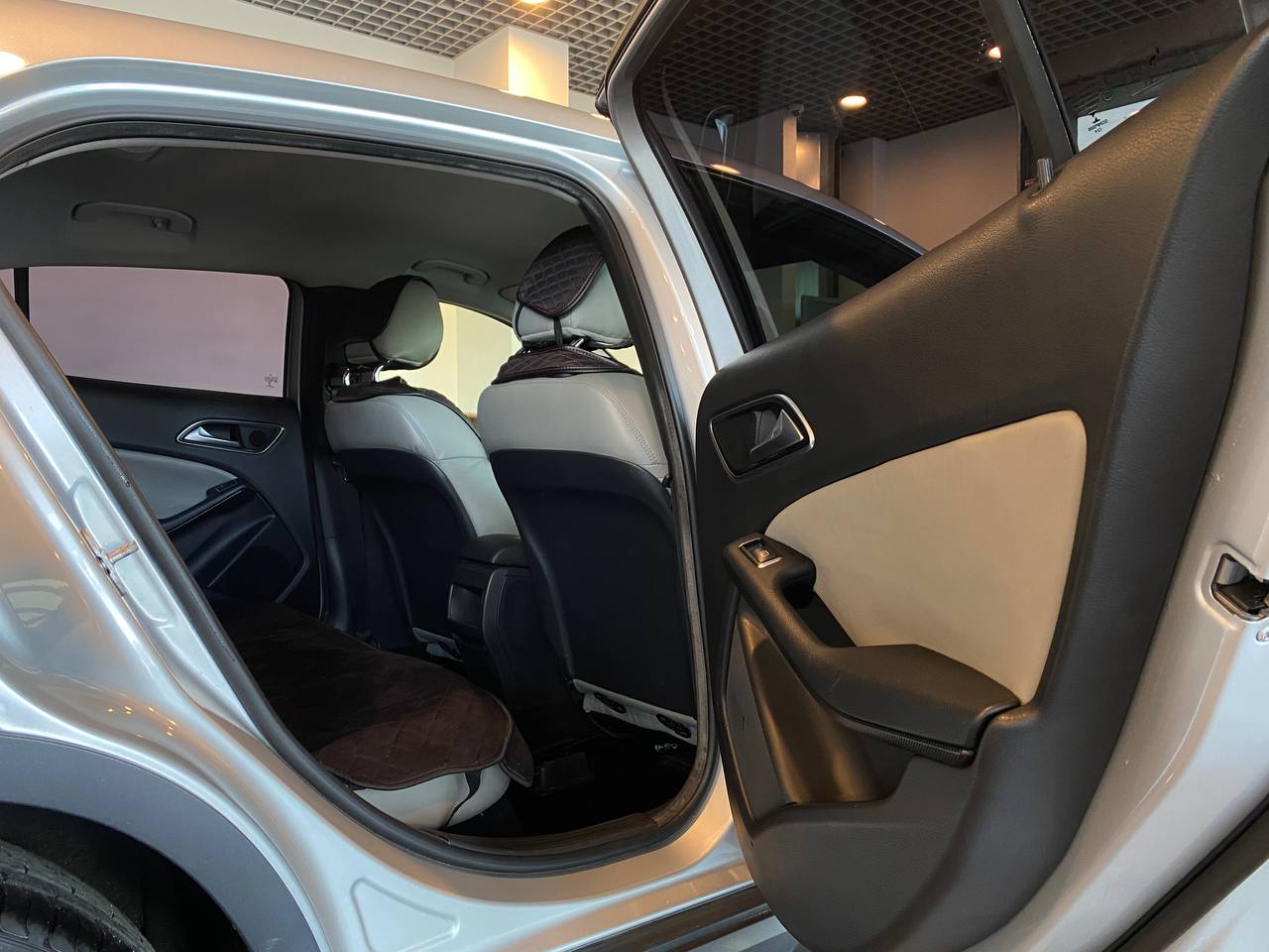 MERCEDES-BENZ GLA