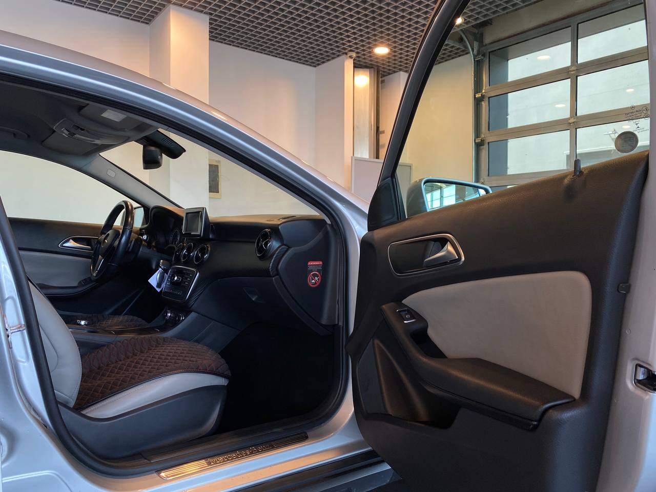 MERCEDES-BENZ GLA