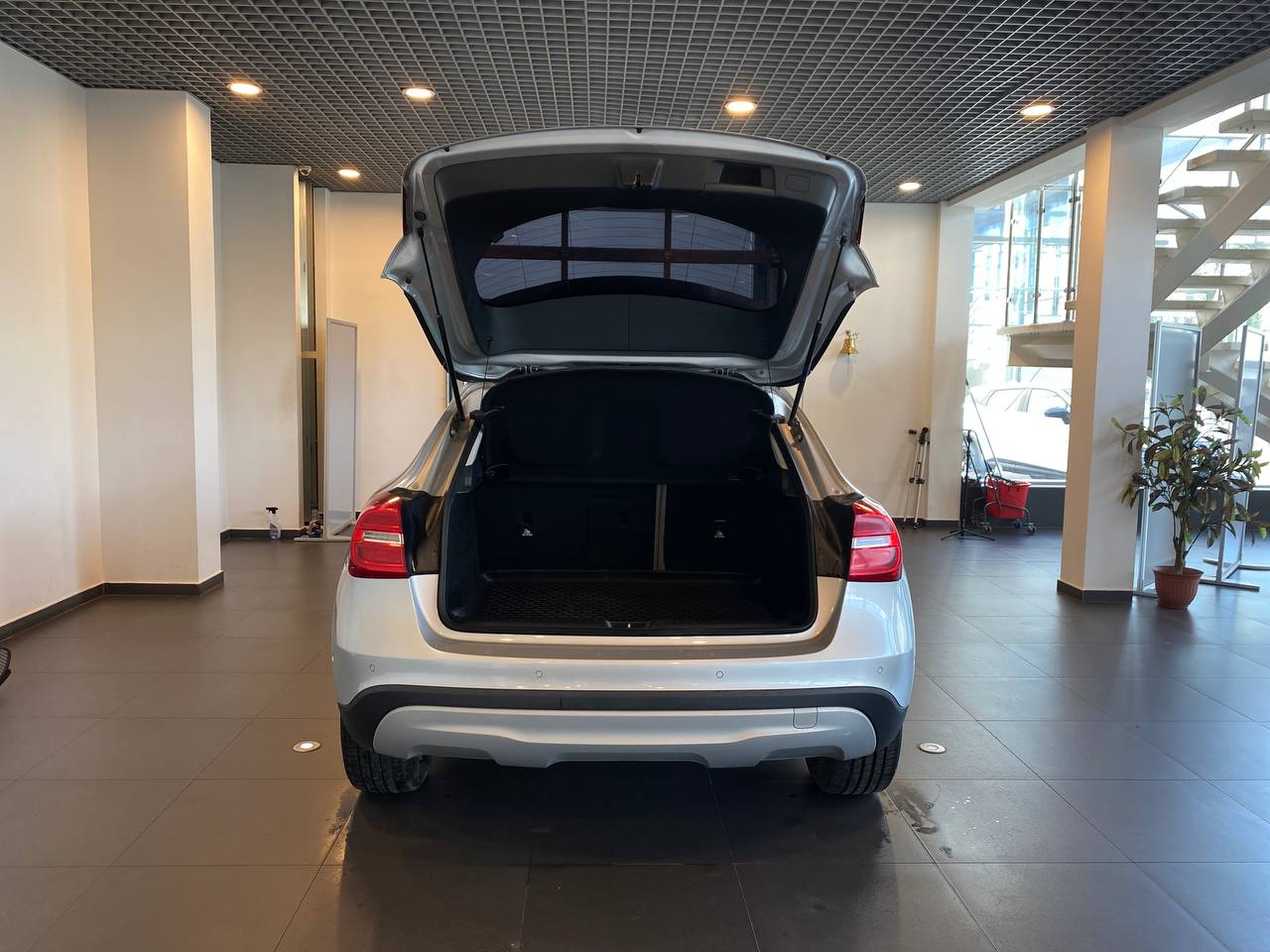 MERCEDES-BENZ GLA
