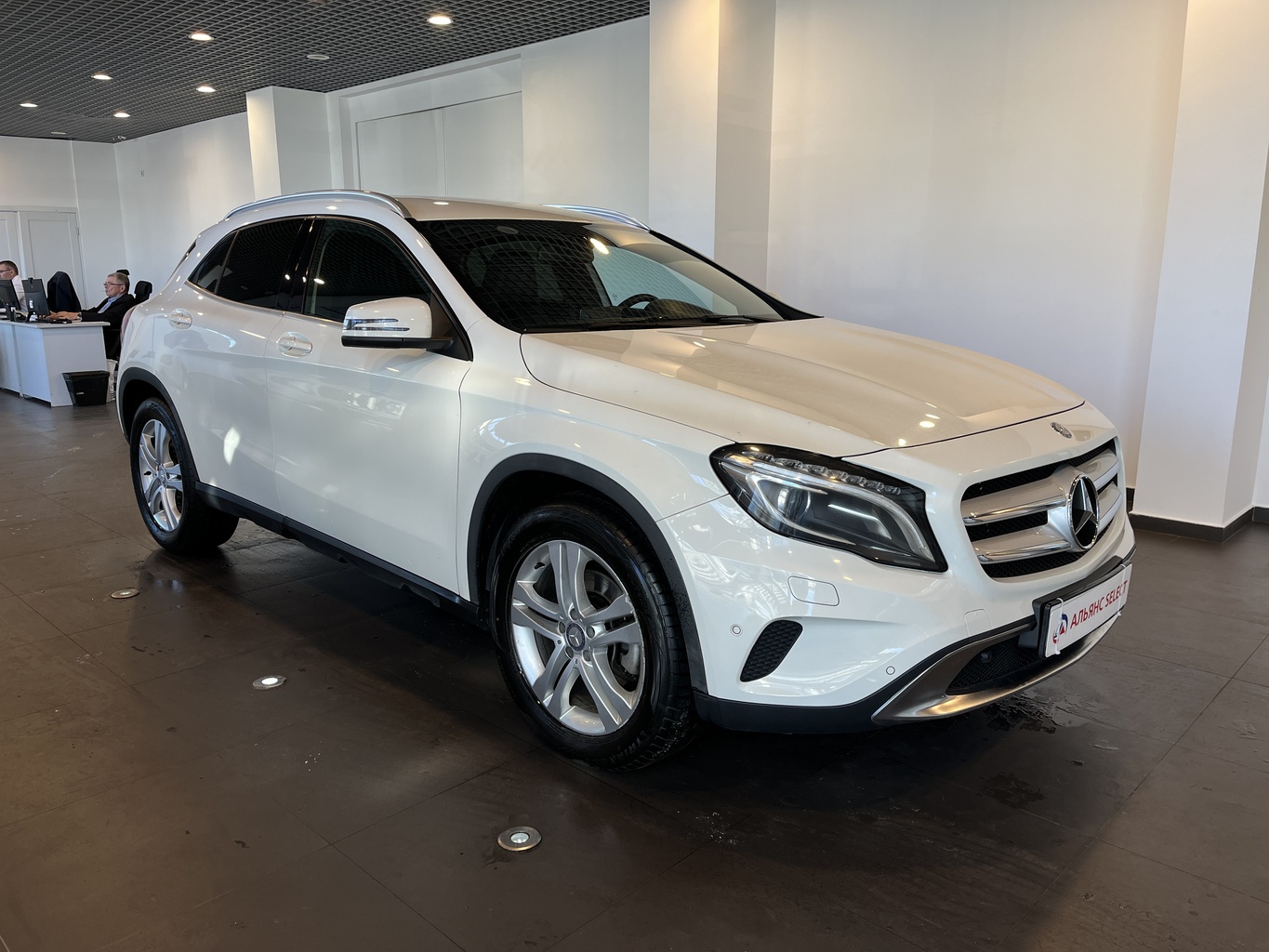 MERCEDES-BENZ GLA