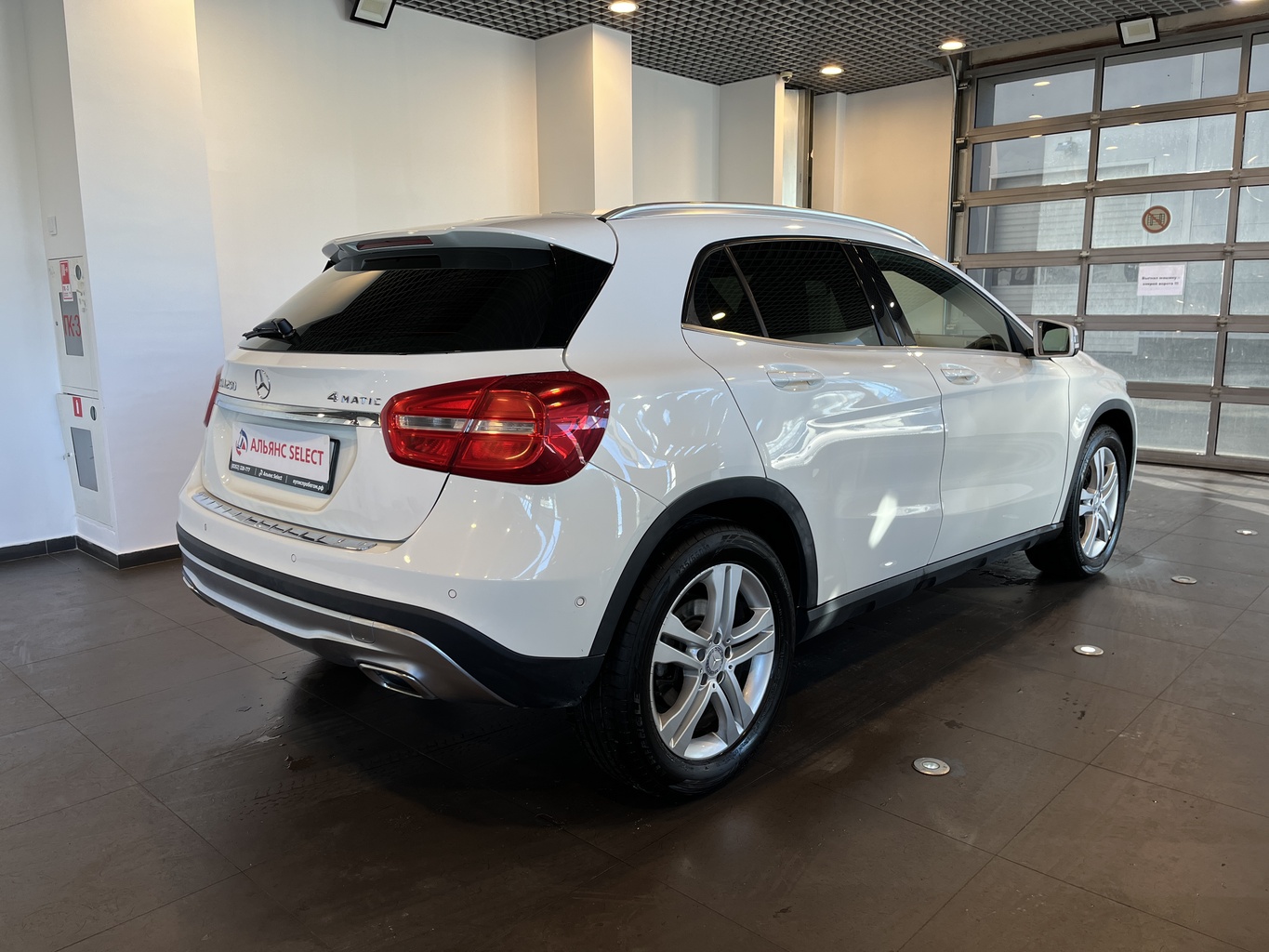 MERCEDES-BENZ GLA