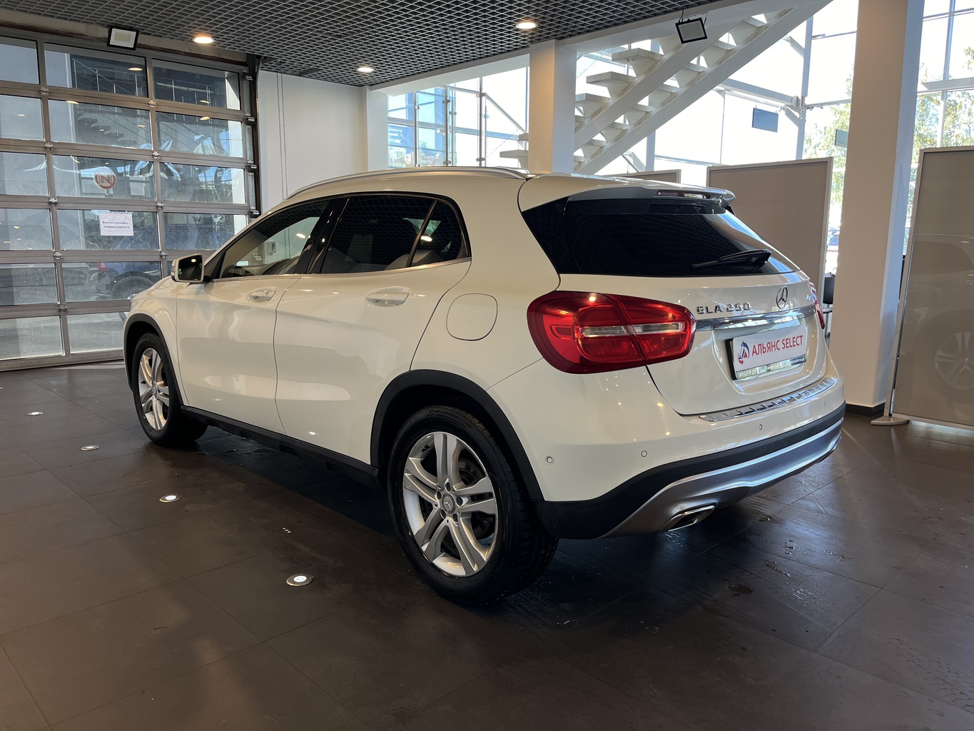 MERCEDES-BENZ GLA