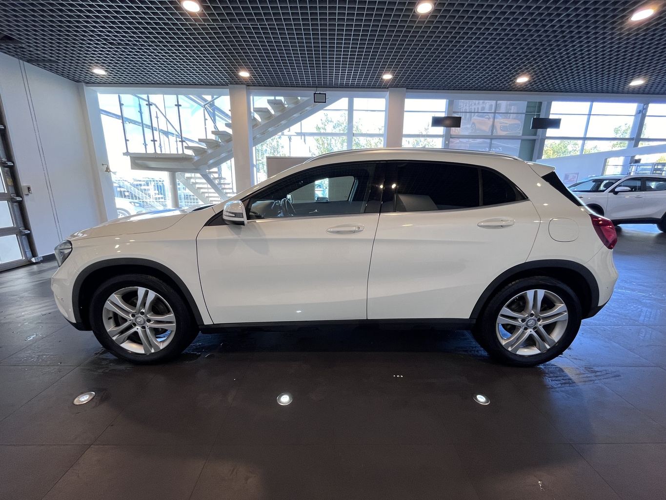 MERCEDES-BENZ GLA
