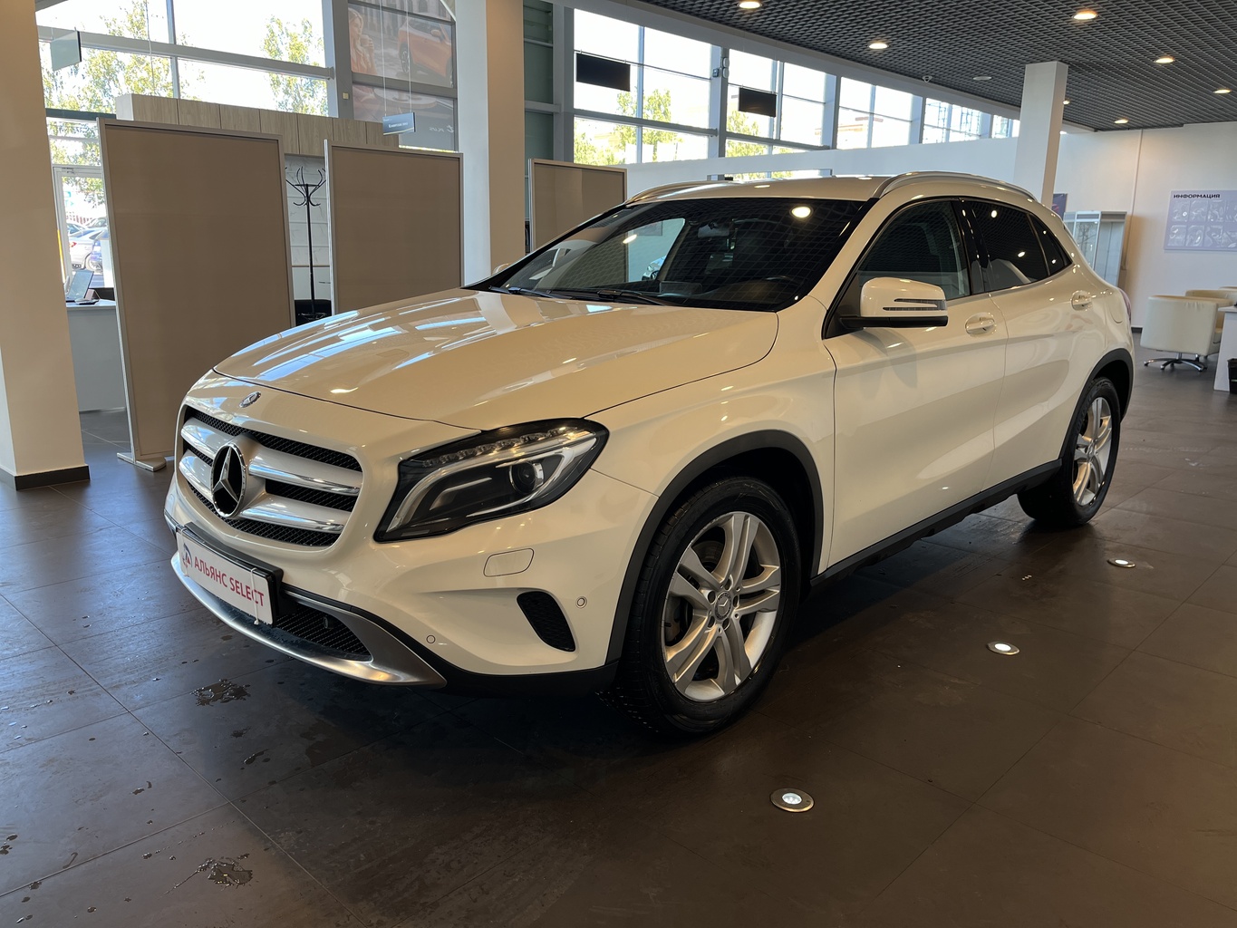 MERCEDES-BENZ GLA