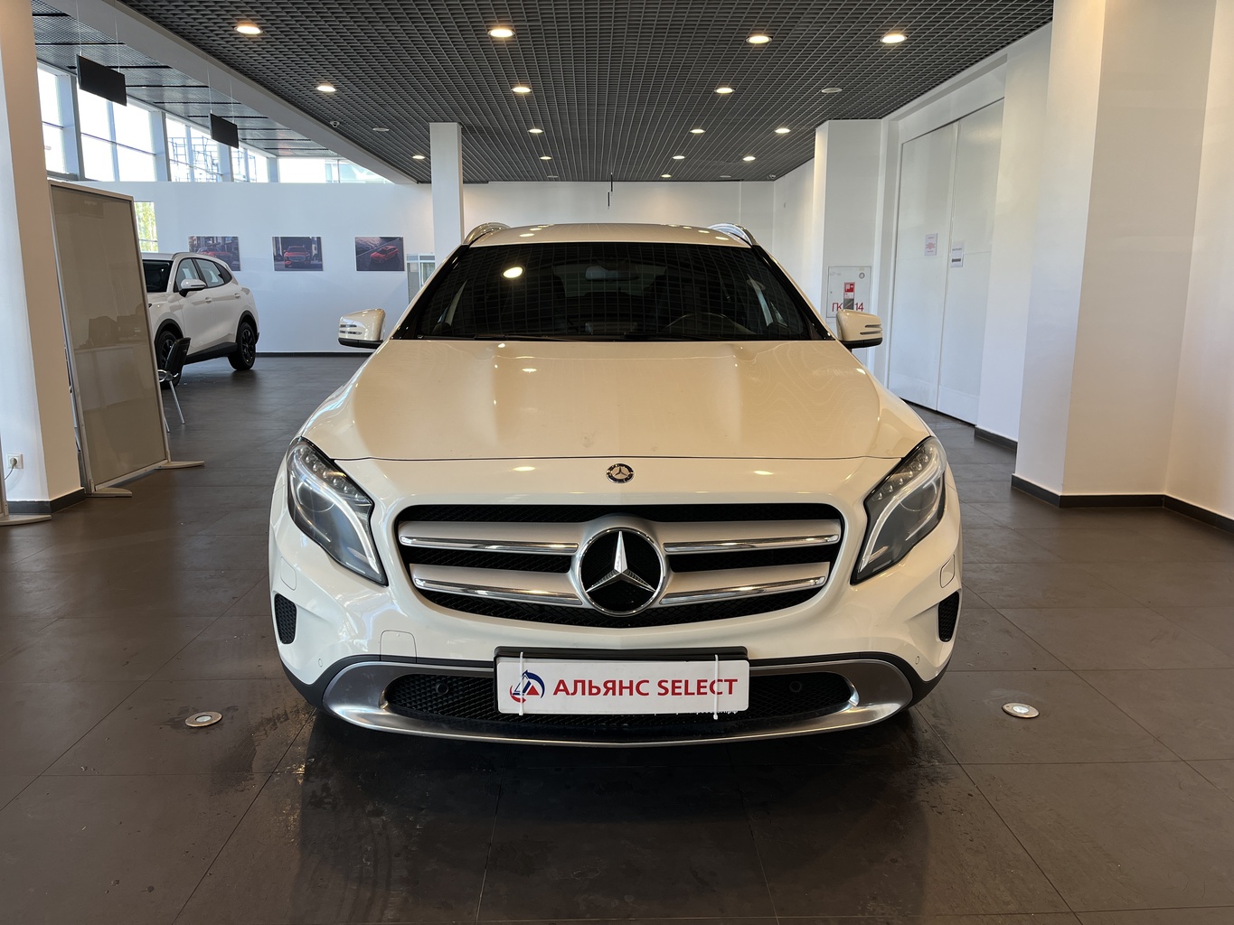 MERCEDES-BENZ GLA