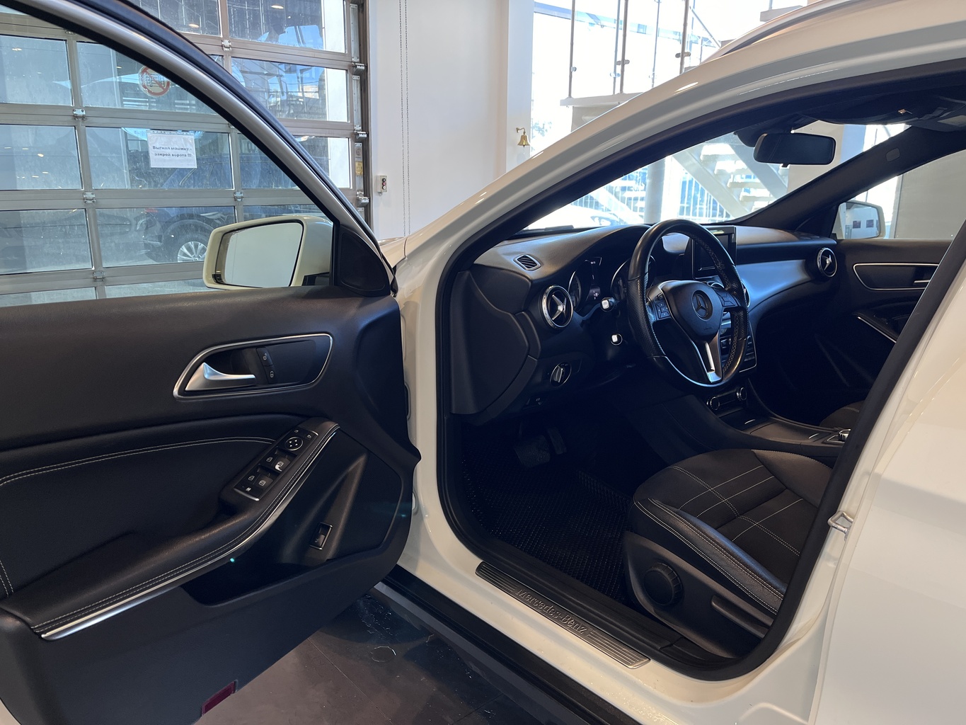 MERCEDES-BENZ GLA