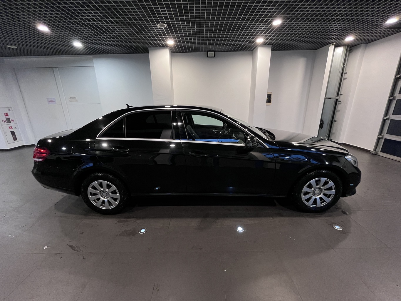 MERCEDES-BENZ E