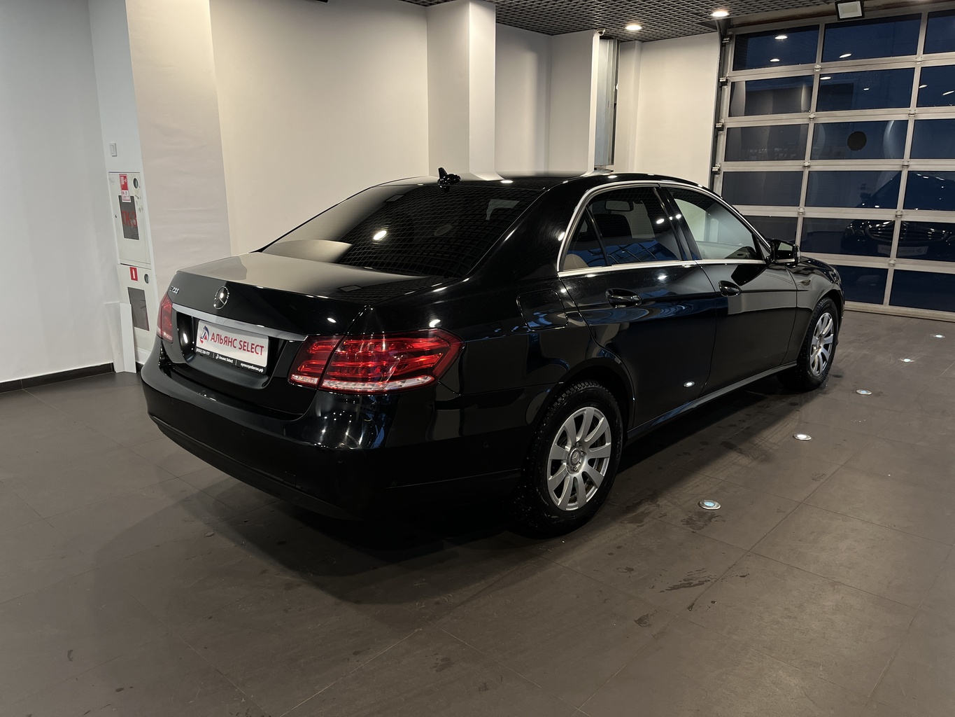 MERCEDES-BENZ E