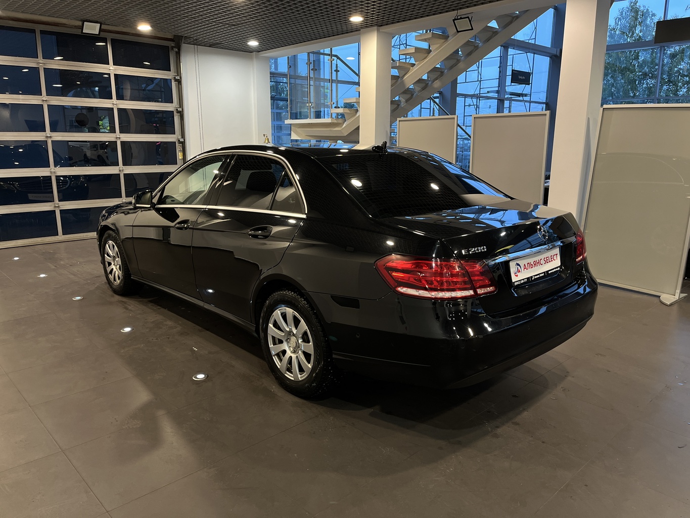 MERCEDES-BENZ E