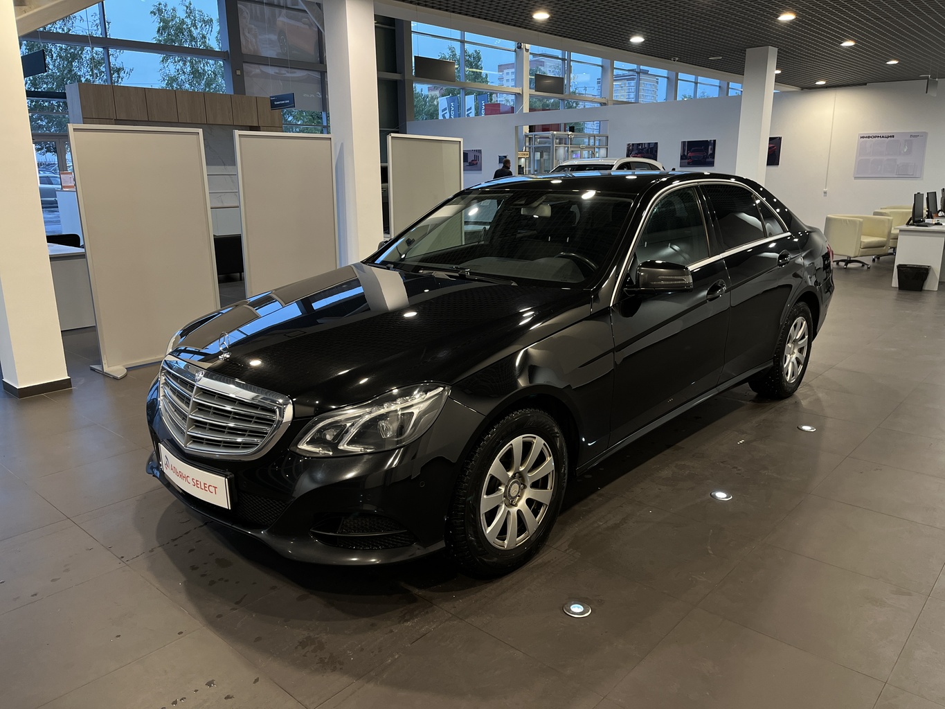 MERCEDES-BENZ E