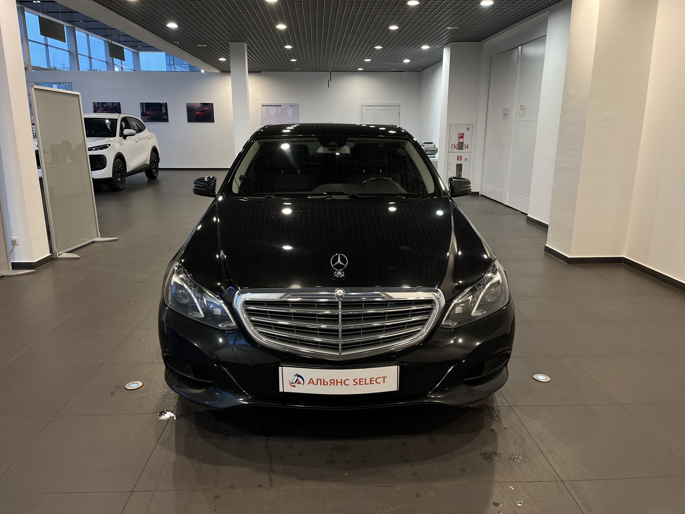 MERCEDES-BENZ E