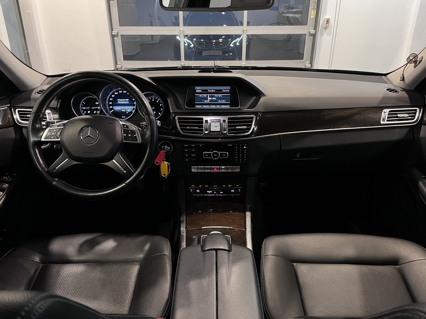MERCEDES-BENZ E