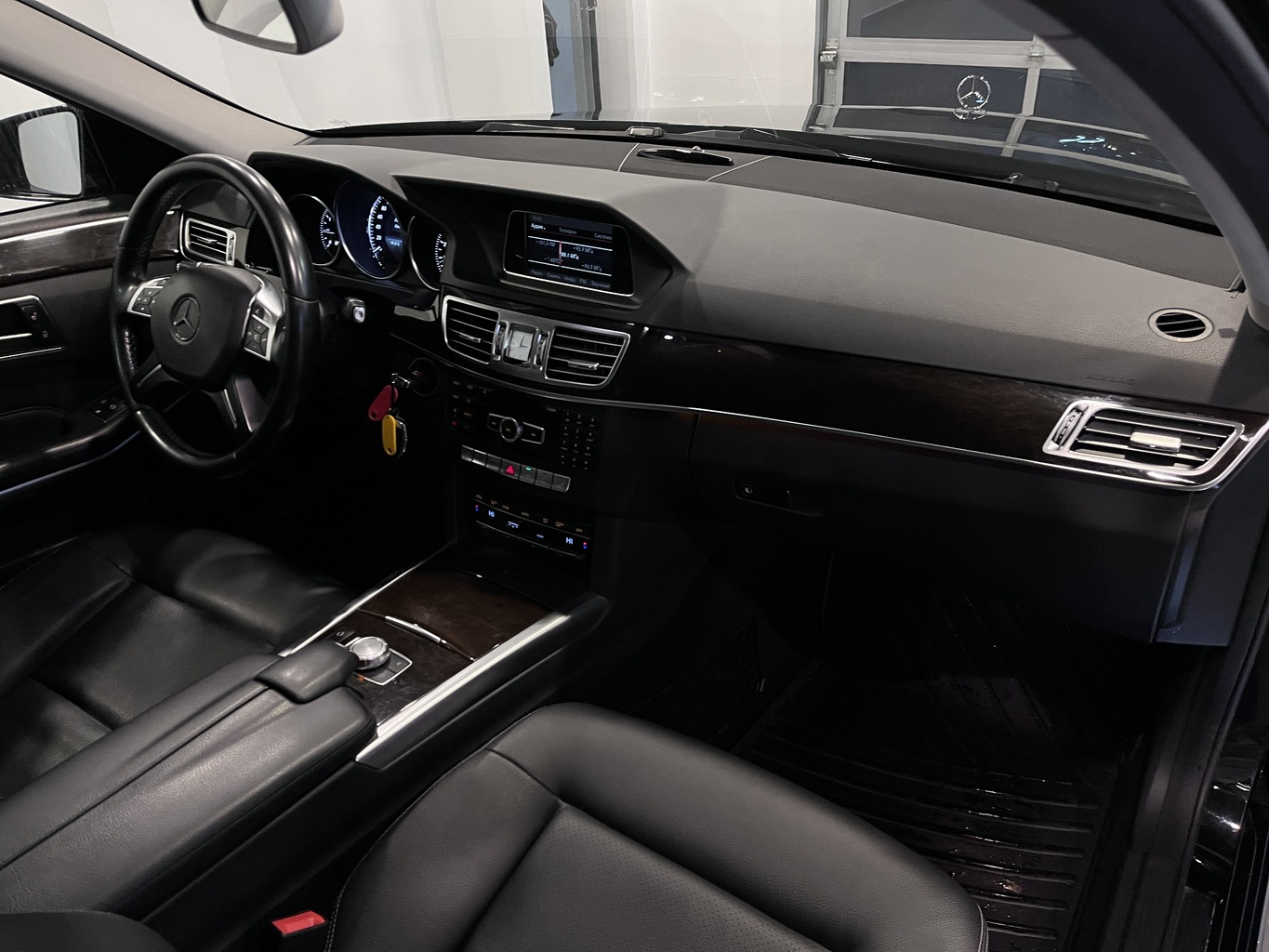MERCEDES-BENZ E