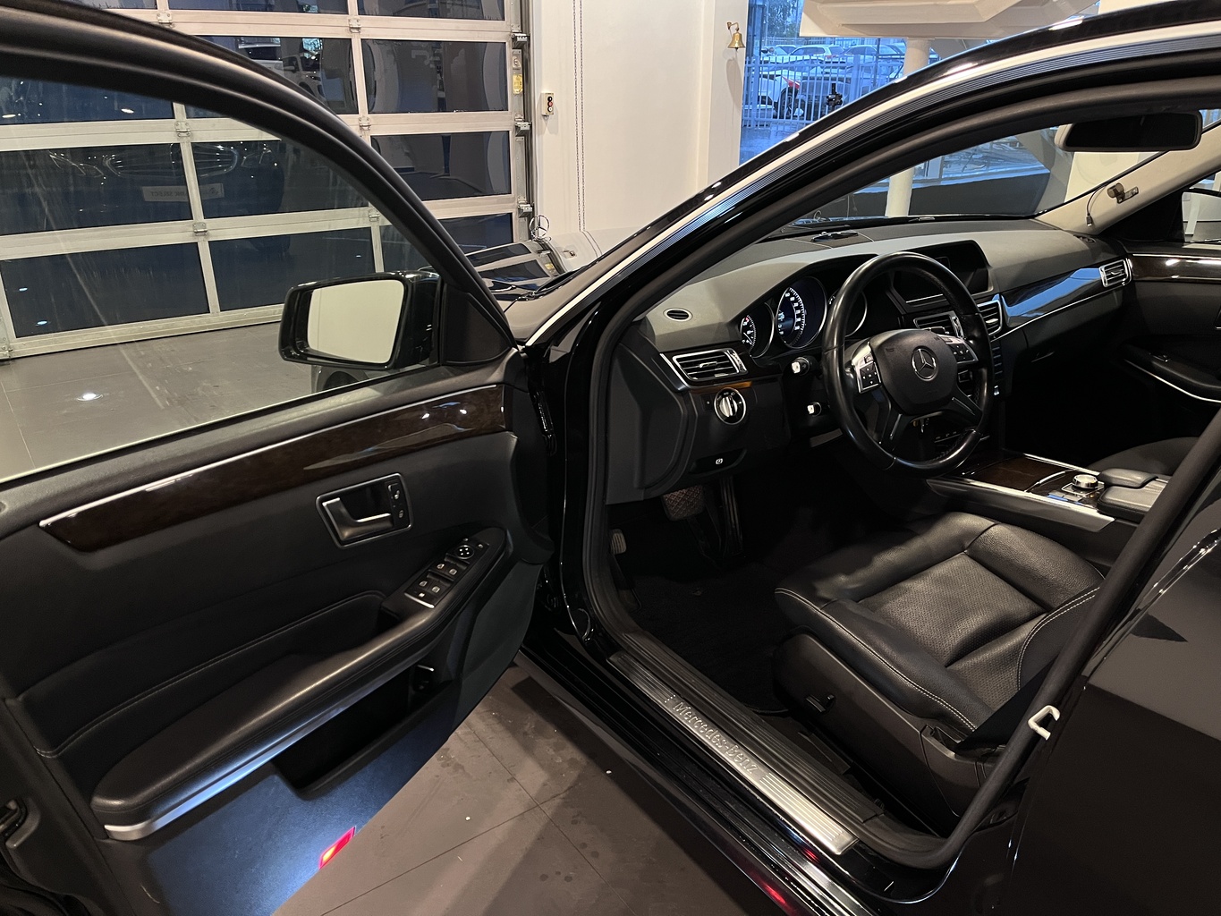 MERCEDES-BENZ E