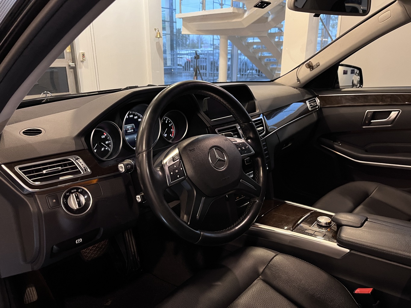 MERCEDES-BENZ E