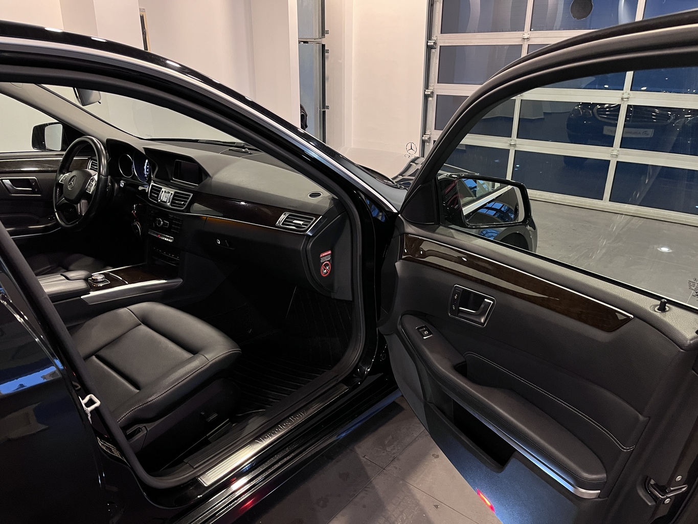 MERCEDES-BENZ E