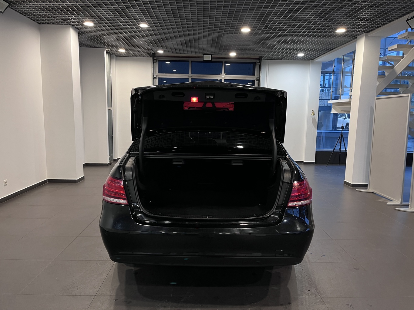 MERCEDES-BENZ E