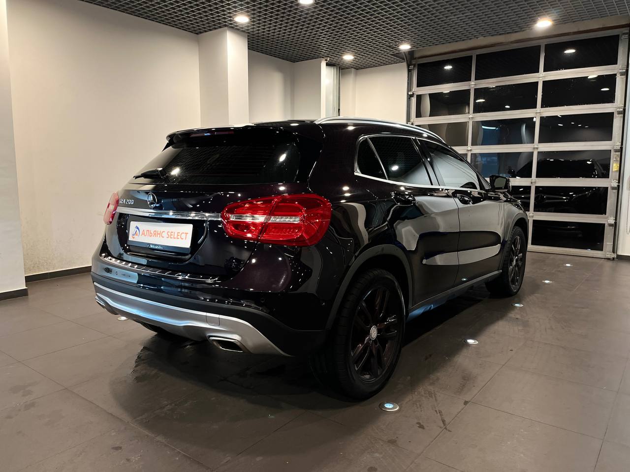MERCEDES-BENZ GLA