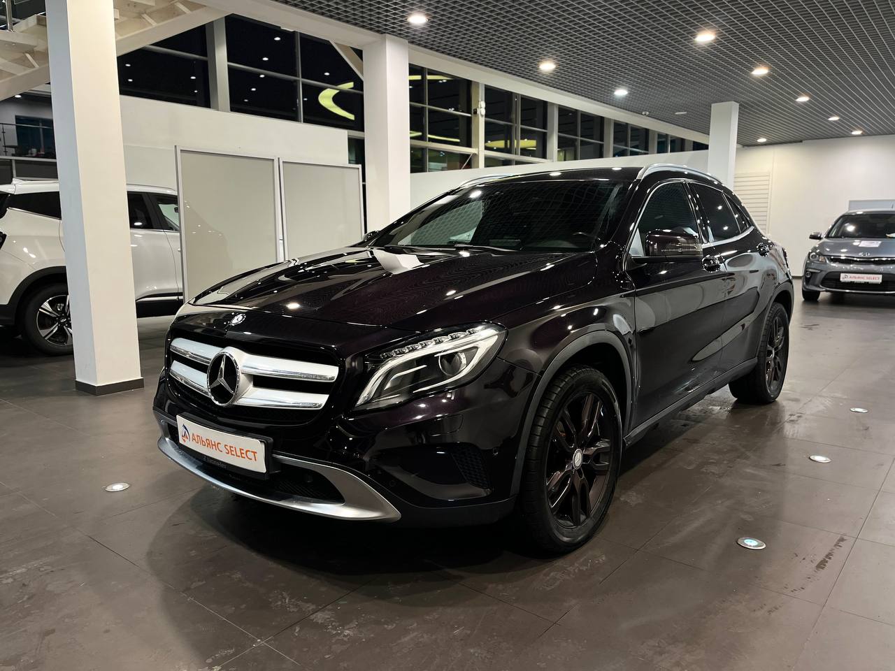 MERCEDES-BENZ GLA