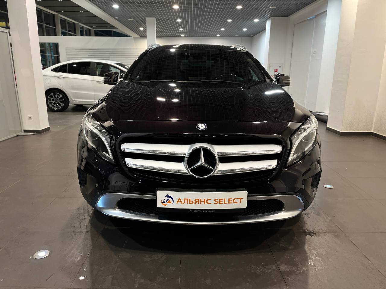 MERCEDES-BENZ GLA