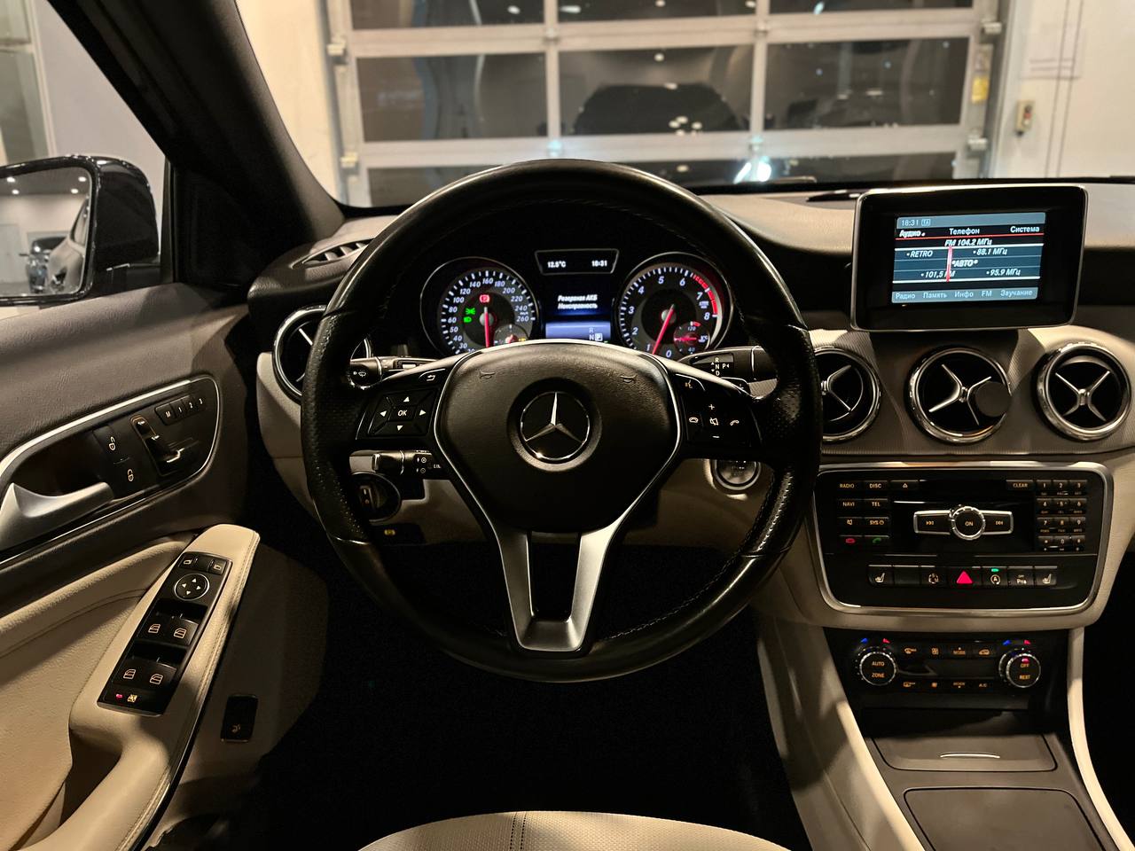 MERCEDES-BENZ GLA