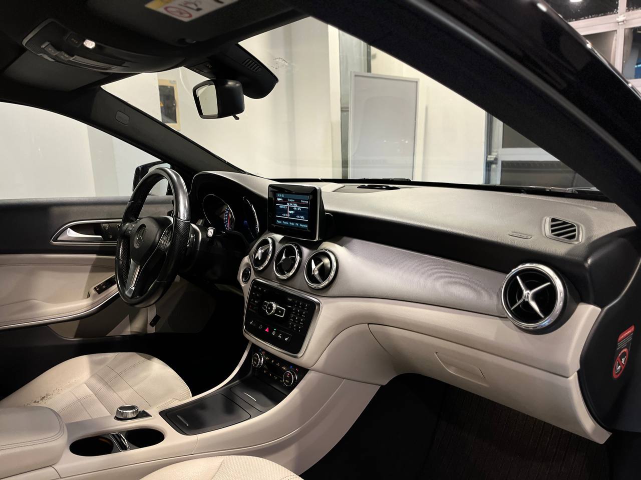 MERCEDES-BENZ GLA