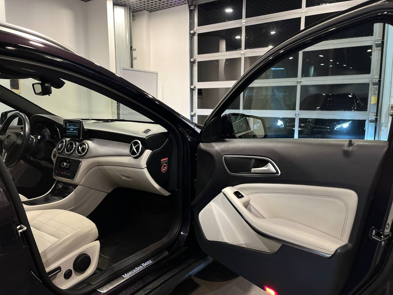 MERCEDES-BENZ GLA