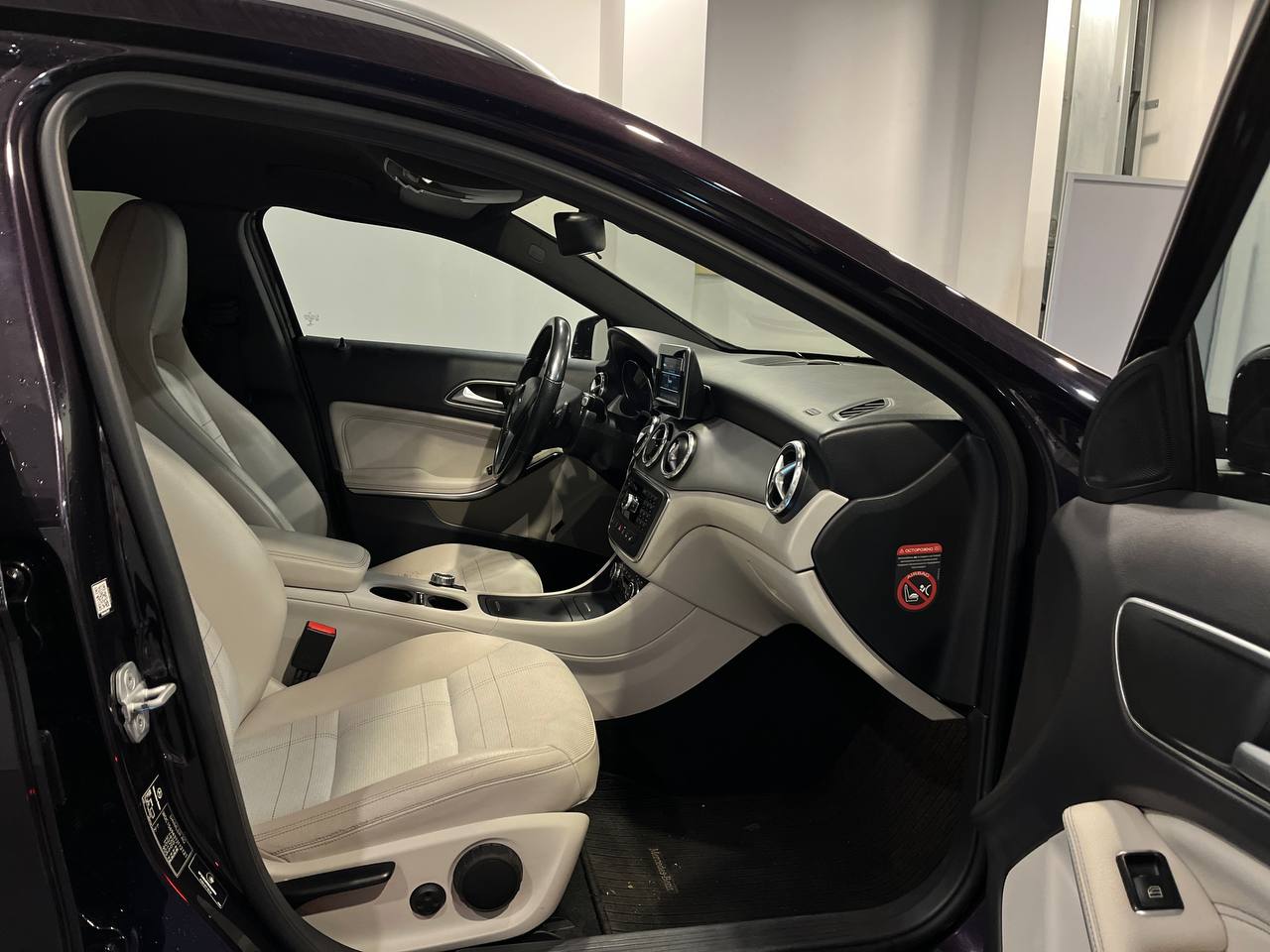 MERCEDES-BENZ GLA