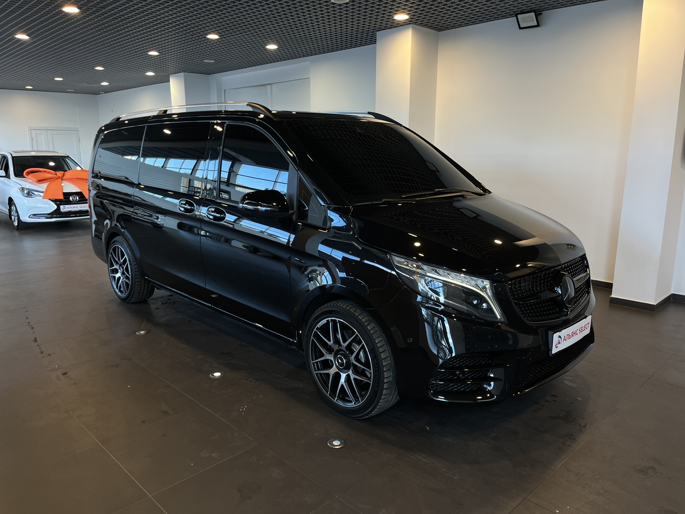 MERCEDES-BENZ V250
