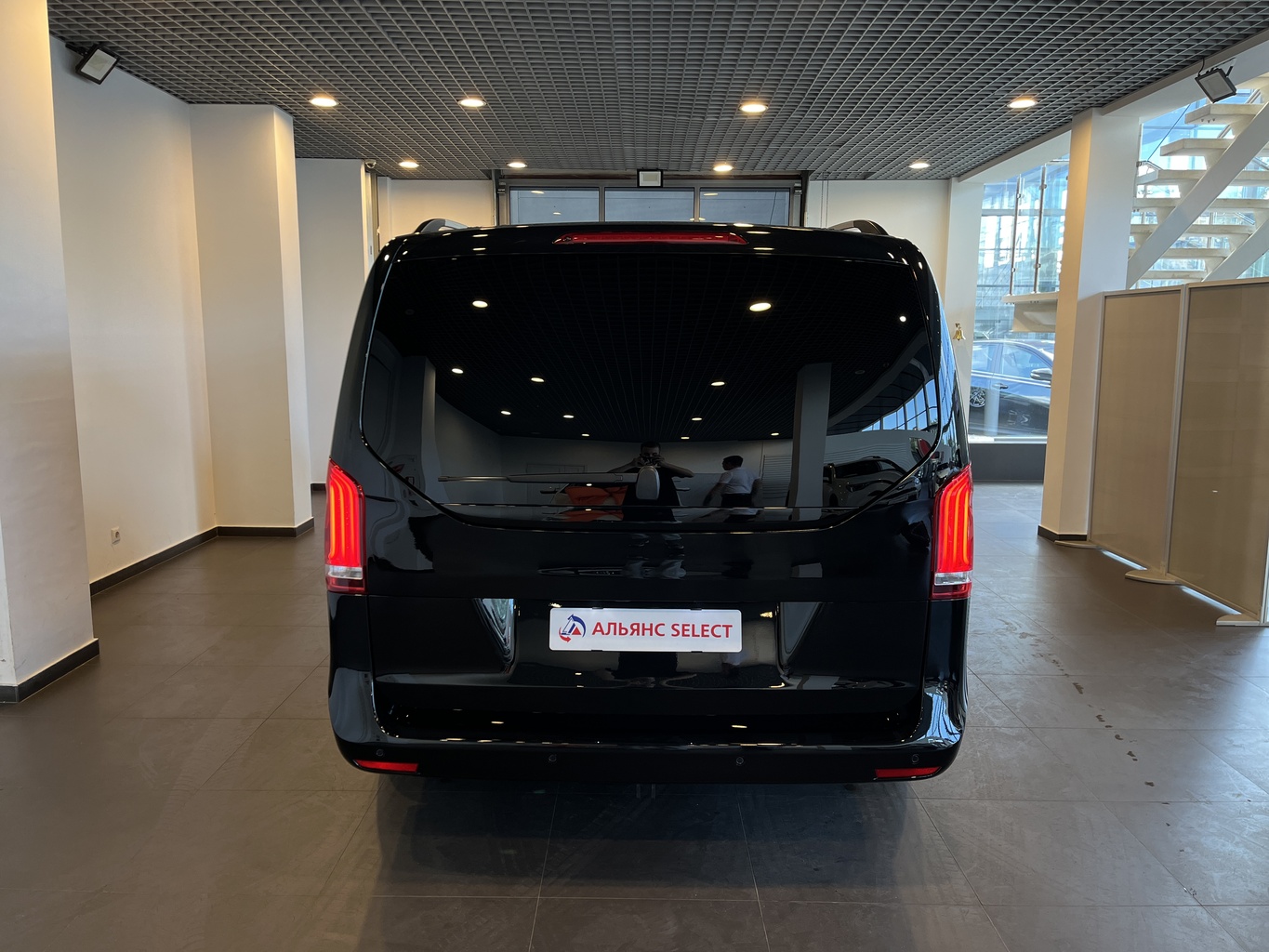 MERCEDES-BENZ V250