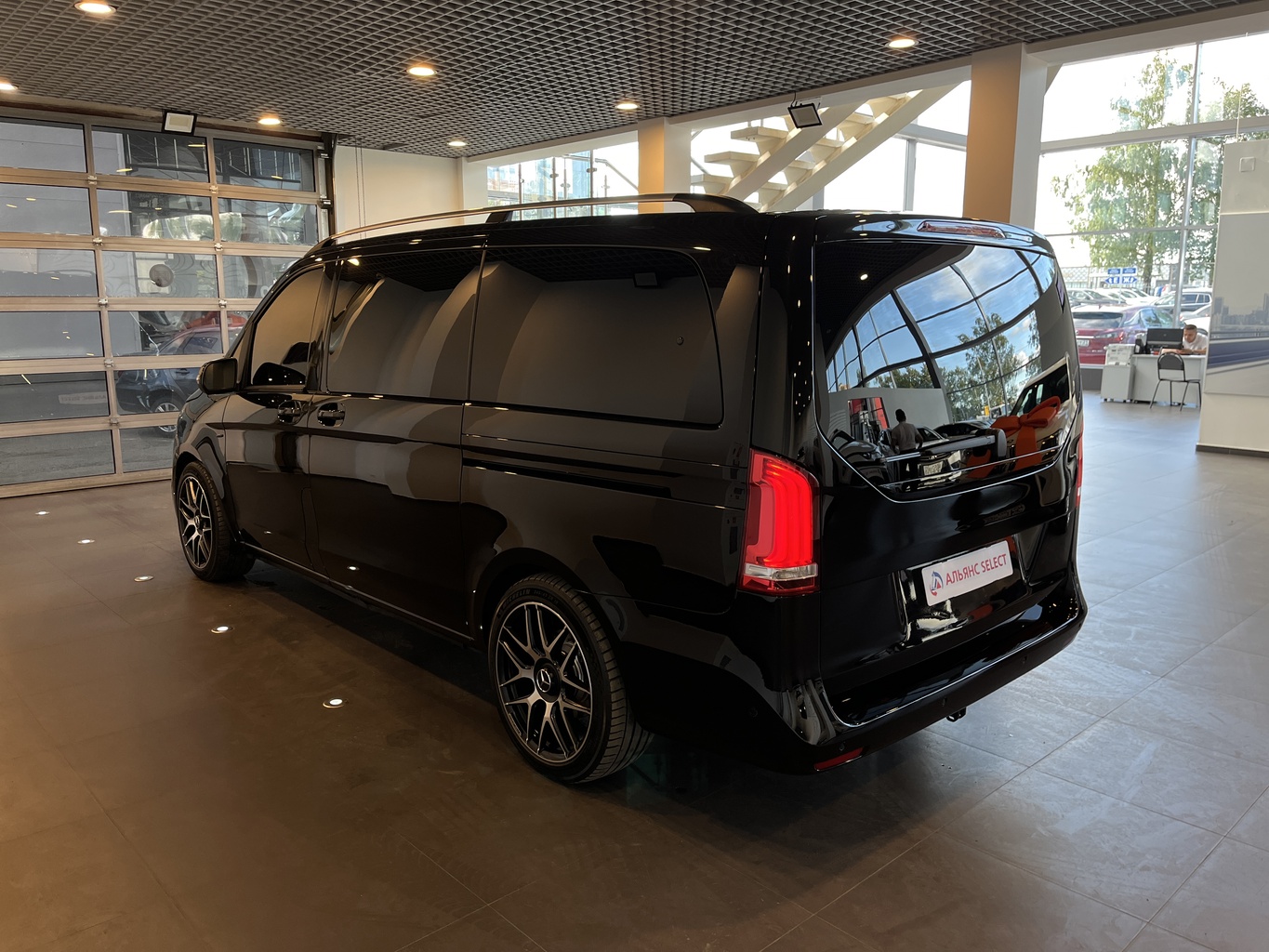 MERCEDES-BENZ V250