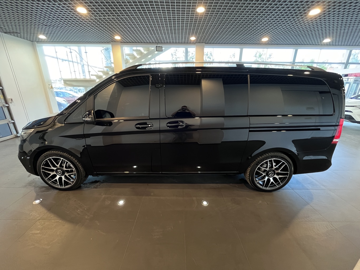 MERCEDES-BENZ V250