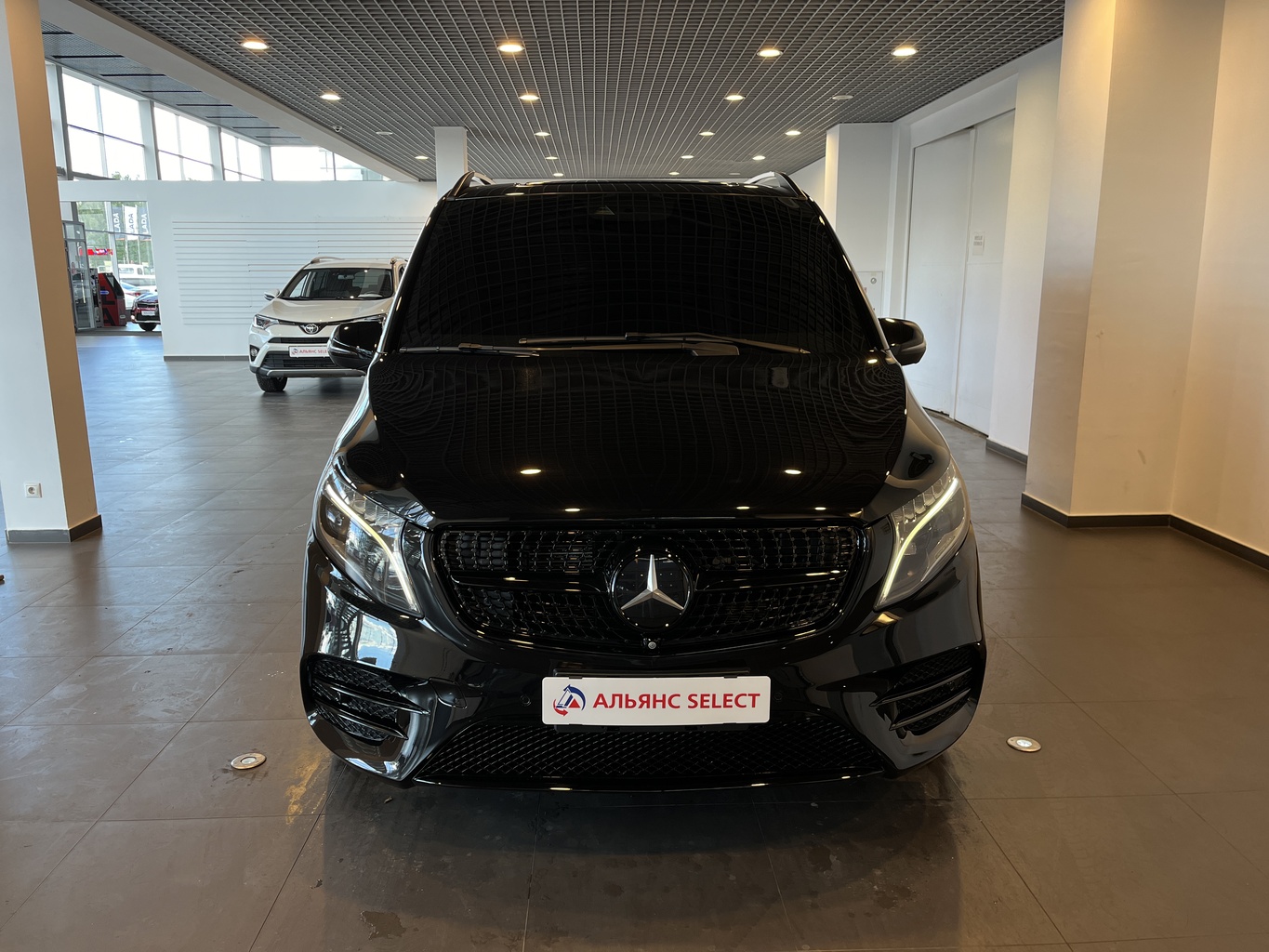 MERCEDES-BENZ V250