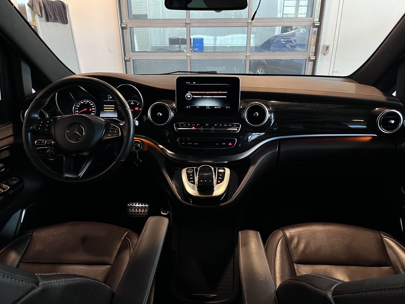 MERCEDES-BENZ V250