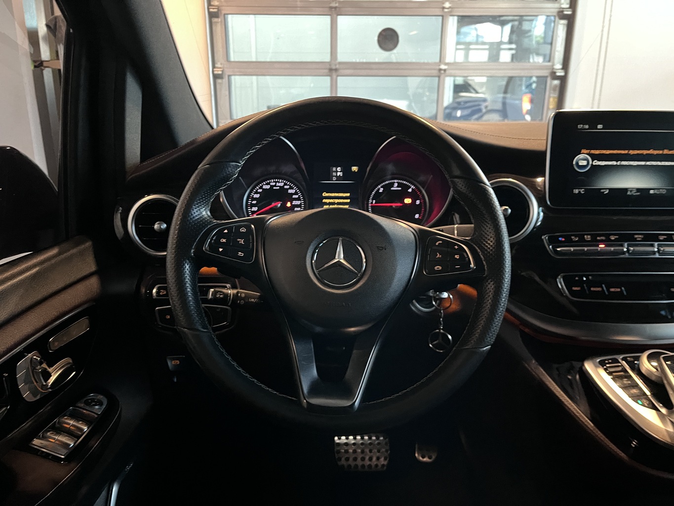 MERCEDES-BENZ V250