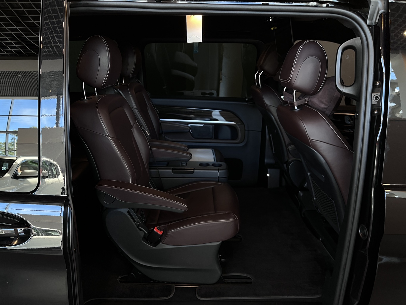 MERCEDES-BENZ V250