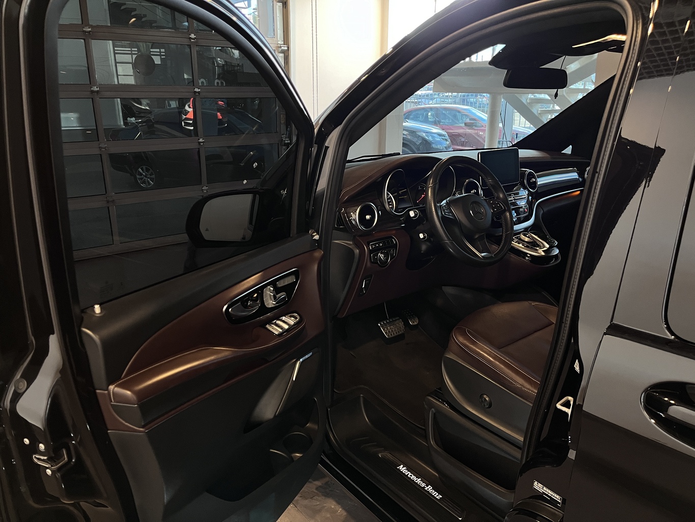 MERCEDES-BENZ V250