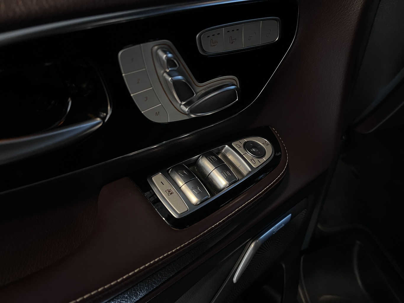 MERCEDES-BENZ V250
