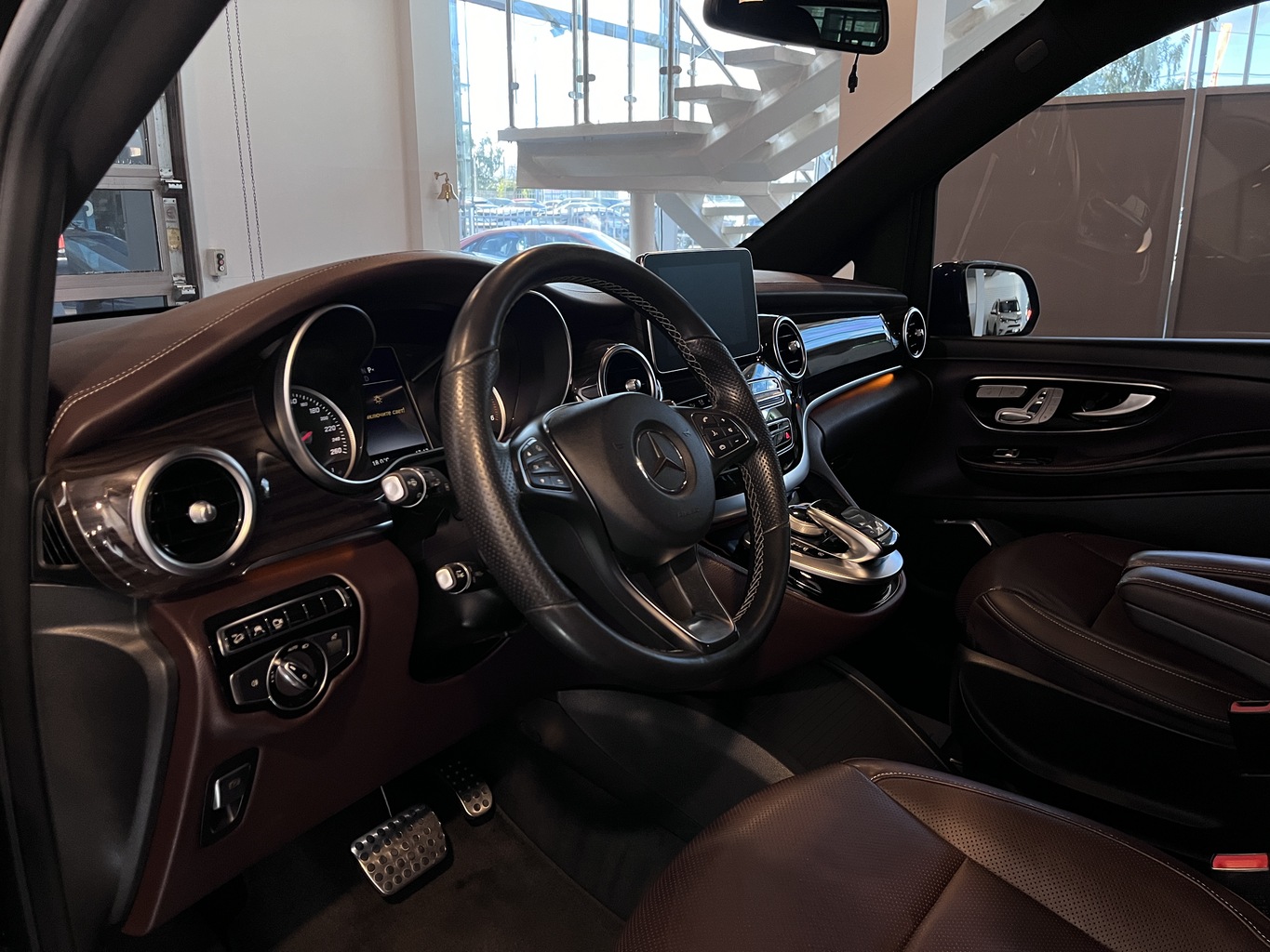 MERCEDES-BENZ V250