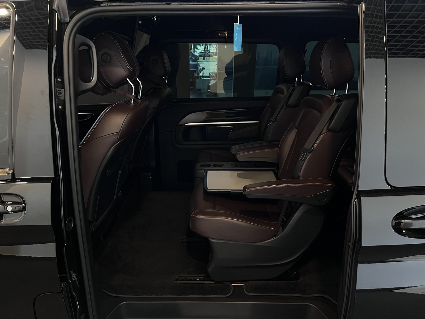 MERCEDES-BENZ V250