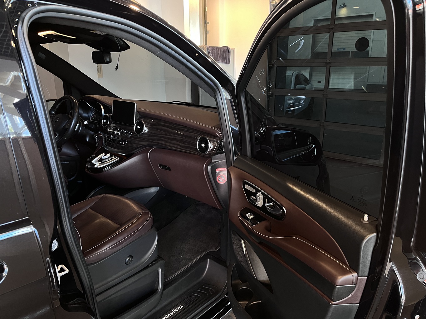 MERCEDES-BENZ V250